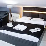 Hotel Lions *