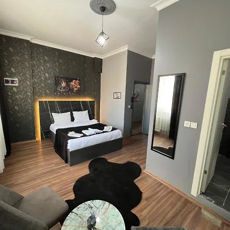 Lions Hotel *
